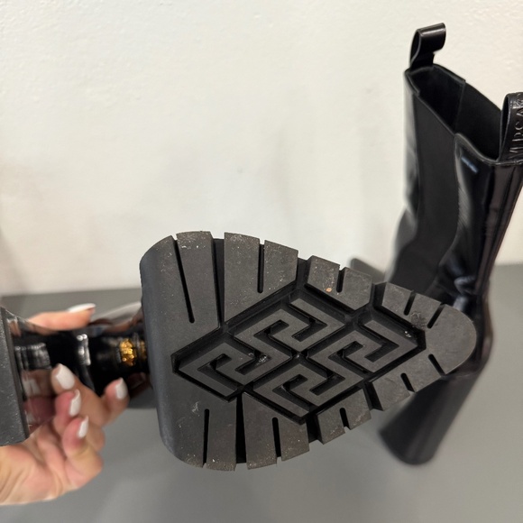 Versace Medusa Insignia Leather Chelsea Boots Women's Size 36 - Picture 4 of 7